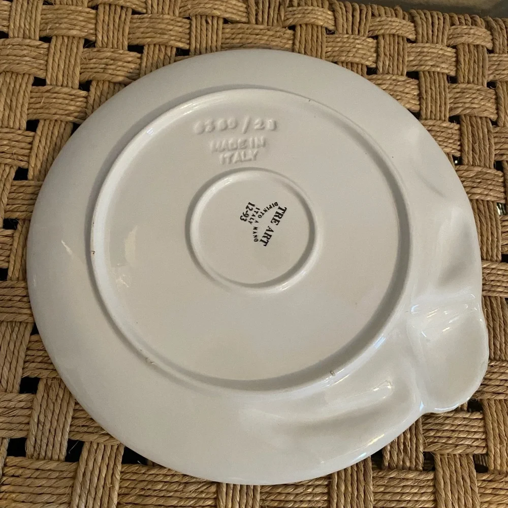 TreArt. Seafood Design Dinner Plate. NWOT. Made in Italy. Numbered. - Picture 4 of 5